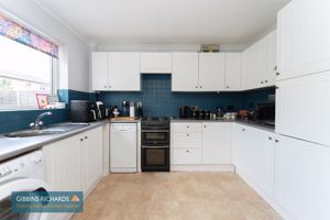 Kitchen/Diner- click for photo gallery